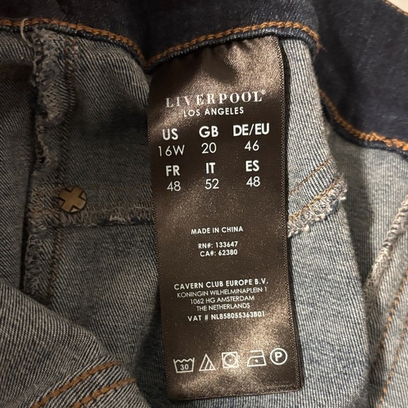 Liverpool Plus Size The Capri Pull on Jeans in dark blue wash size 16w - Picture 4 of 5